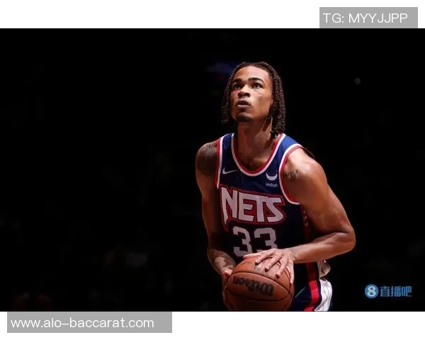 克拉克斯顿表现出色14投8中砍下21分8篮板4助攻2抢断2盖帽