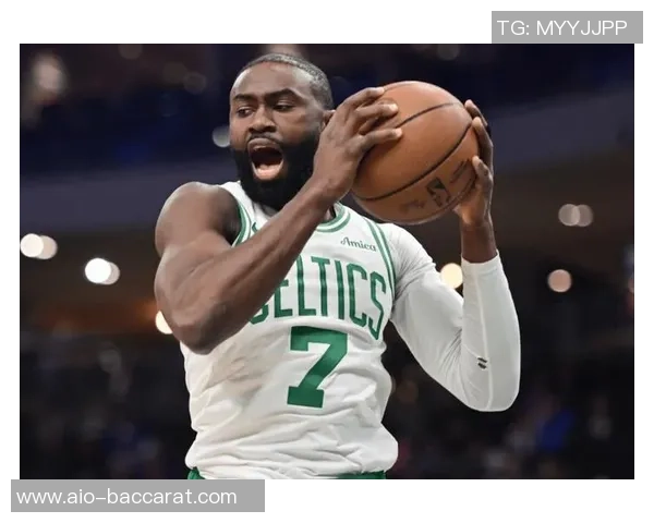 杰伦布朗中距离投篮表现惊艳全联盟命中率高达532引发热议