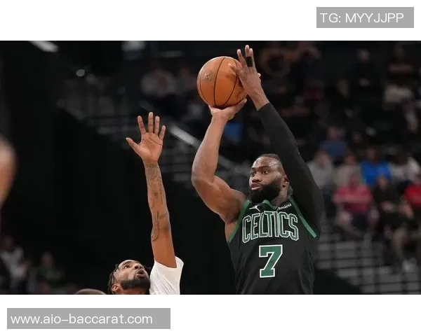 杰伦布朗首节狂砍16分全场19中13砍下32分引领球队胜利