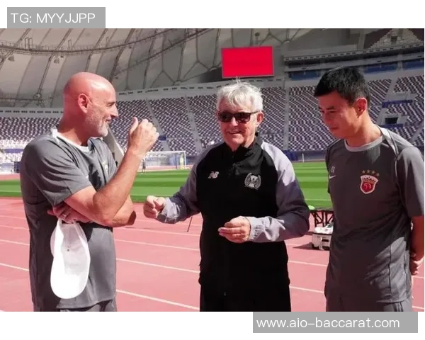 海港队在哈利法国际体育场开启冬季训练首课全力备战新赛季