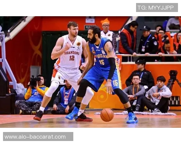 夸梅年过四十仍坚持比赛却不应抱怨裁判影响队友心态